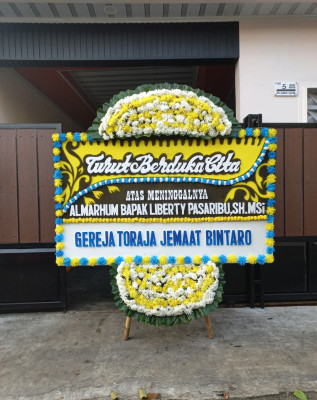 Papan Bunga Duka di Maricaya Selatan